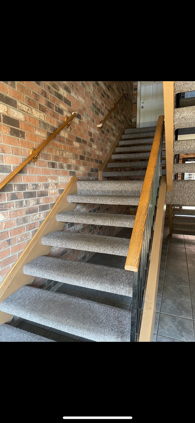 Building Photo - 10549 Parkside Ave