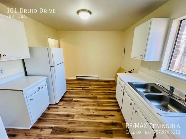 Building Photo - 4Bed, 2.5Bath Single Family Home in WBG