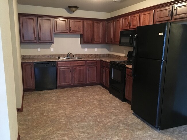 Building Photo - 3 Bed 2 Bath Duplex in Lee's Summit