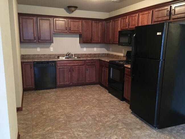 Building Photo - 3 Bed 2 Bath Single Level Duplex in Lee's Summit