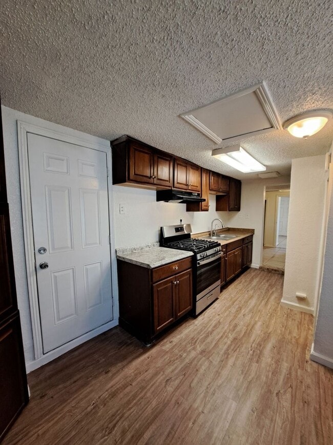 Foto del edificio - Unique 2 Bedroom 1 Bathroom Home Located I...