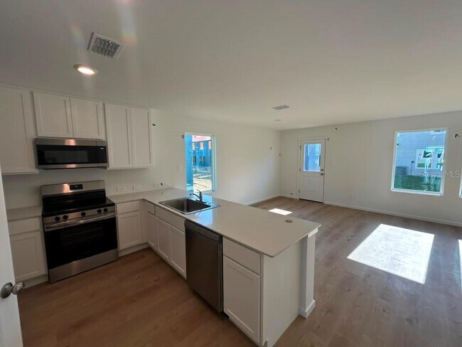Building Photo - 1554 Plank Pl