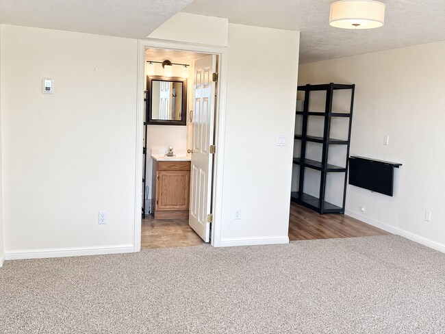 Building Photo - Jorgensen Duplex