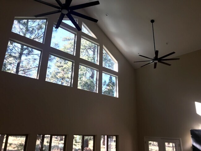 Building Photo - 921 Rainbow Mine Rd