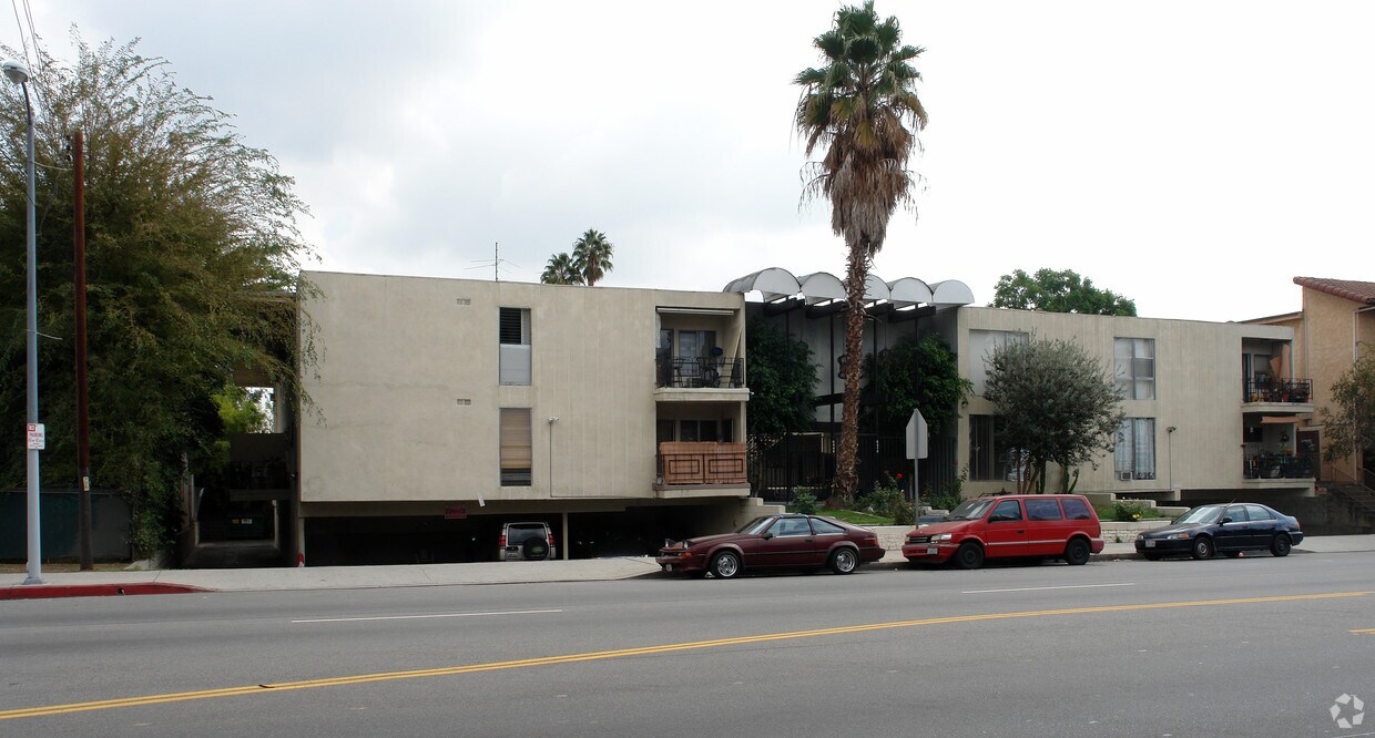Primary Photo - 6248 Woodman Ave