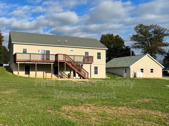 Foto del edificio - 309 Forge Hill Rd