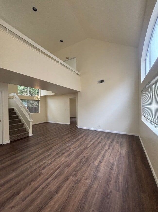 Building Photo - 282 Jurgens Dr