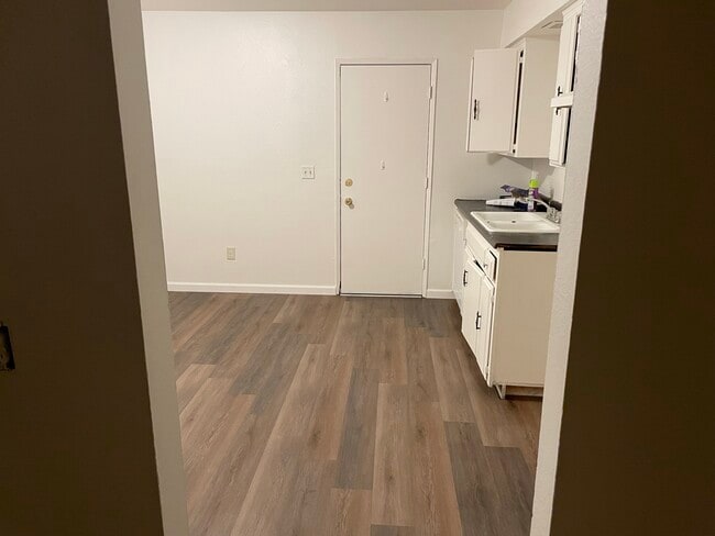 Kitchen - 218 Woodrow Ave