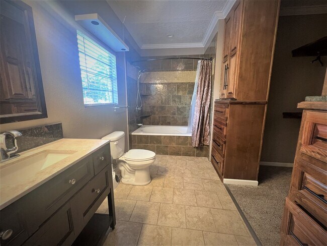 Foto del edificio - CHARMING HIGHLAND DUPLEX (UPSTAIRS UNIT)