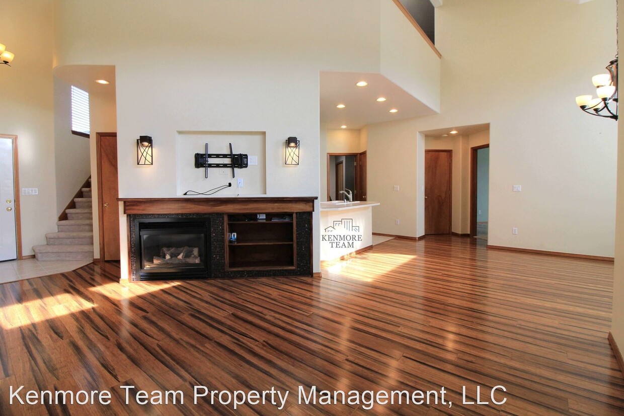 Primary Photo - 3 br, 2.5 bath House - 413 Columbia Point Dr.
