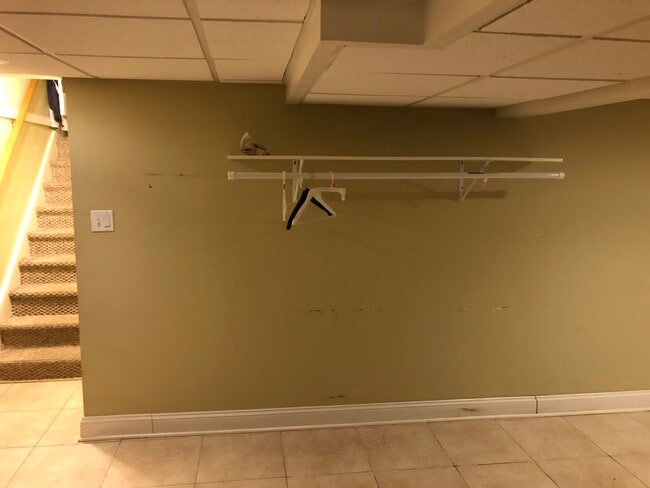 Closet rack - 277 Millbrook Ave