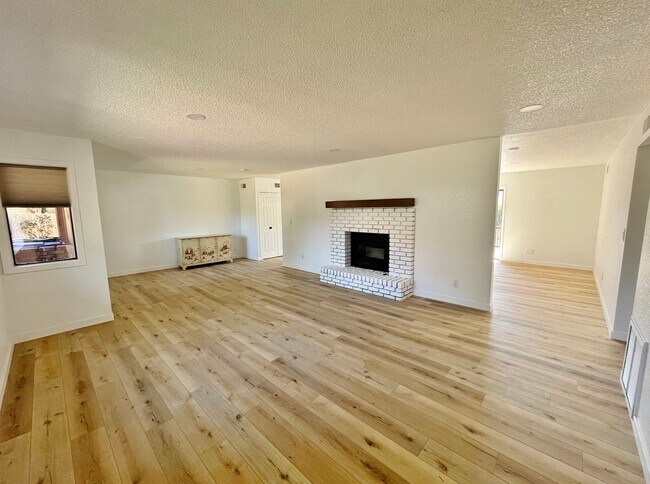 Foto del edificio - HOUSE - VILLAGE OF OAK CREEK