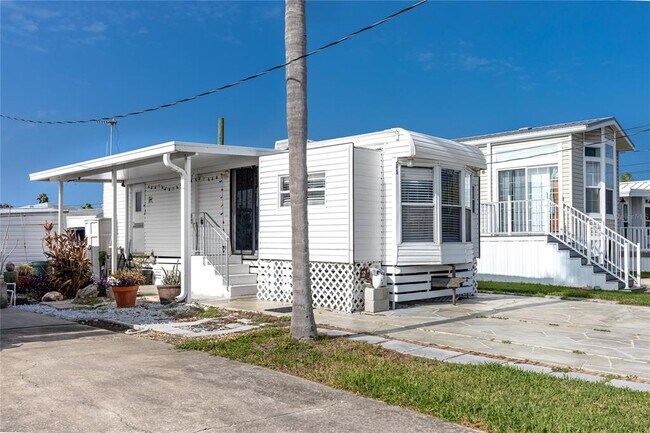 Building Photo - 672 Yawl Ln