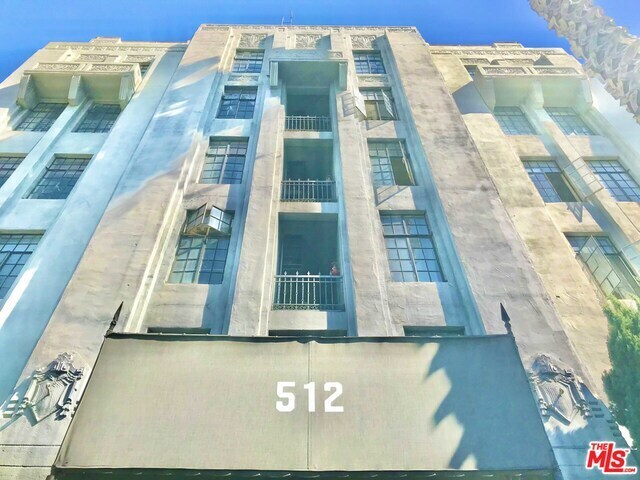 Foto del edificio - 512 S Hobart Blvd