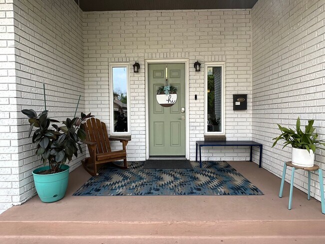 Foto del edificio - *COMING SOON* Updated Home Near Downtown – EV Charger, Office & Outdoor Oasis!