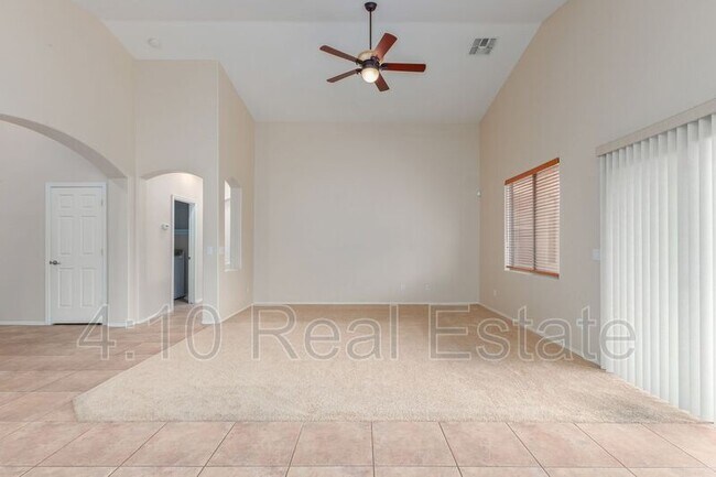 Building Photo - 2182 E Redwood Dr