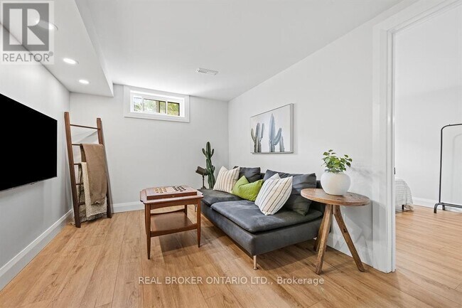 Photo du bâtiment - 2061 Featherston Dr