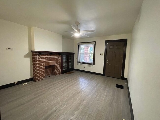 Living Area - 420 Venture St