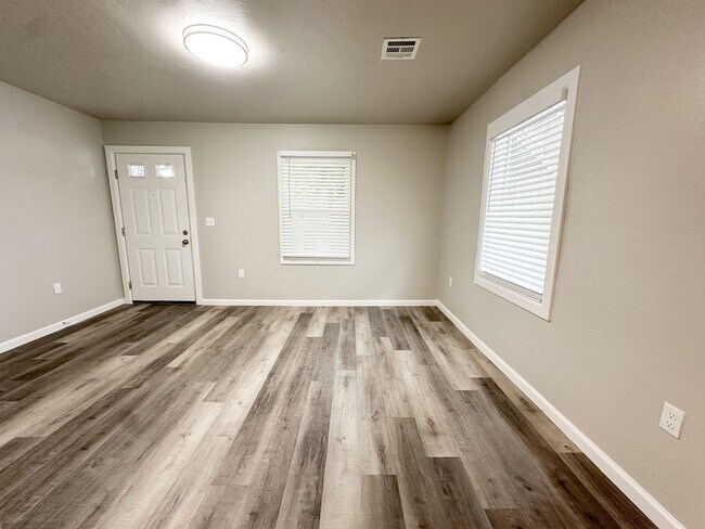 Photo - Updated 2 Bed 1 Bath - Large Carport and G... House