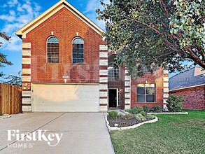 Building Photo - 10805 Middleglen Rd