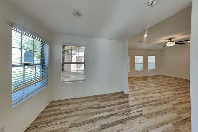 Building Photo - 22412 Sonora River Trce