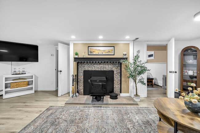 Foto del edificio - 25 Cottage Grove Rd