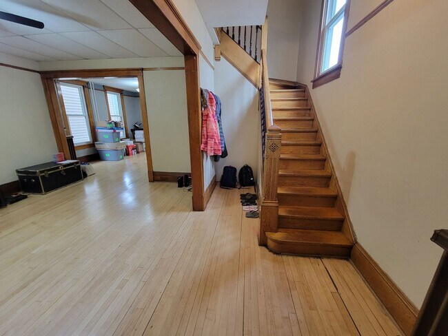 Foto del edificio - AVAILABLE May 2026 - Wonderful 4 Bedroom House - 2 Car Garage