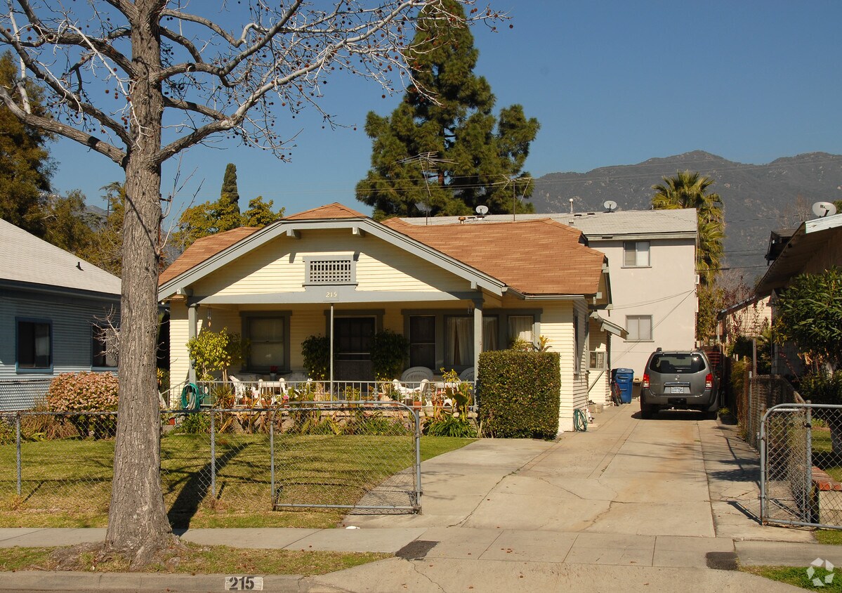 Primary Photo - 215 E Colorado Blvd