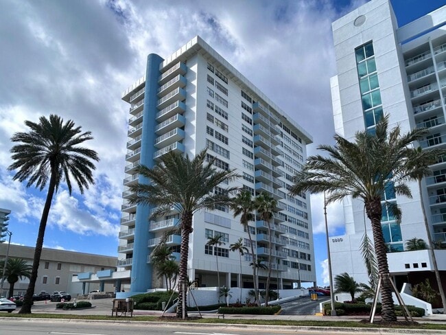 Building - 5838 Collins Ave Apartment