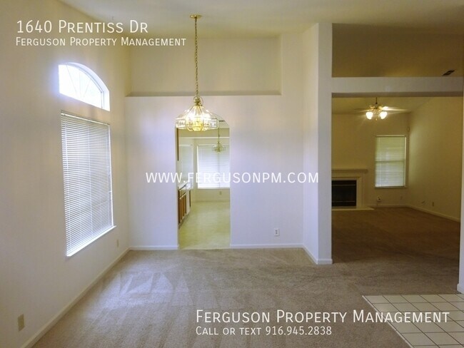 Foto del edificio - Four Bedroom, Single Story Home in a fanta...