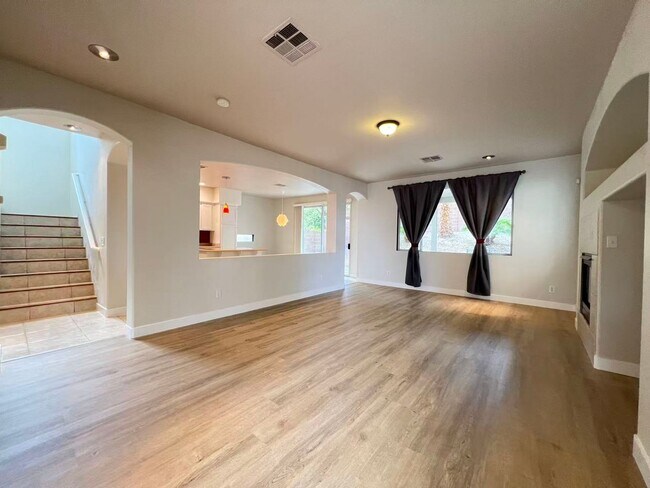 Foto del edificio - Beautiful and well-maintained two-story home in summerlin