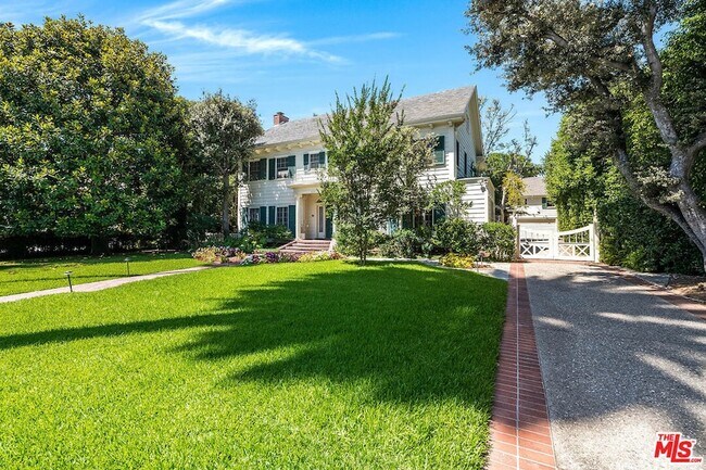Foto del edificio - 809 N Bedford Dr