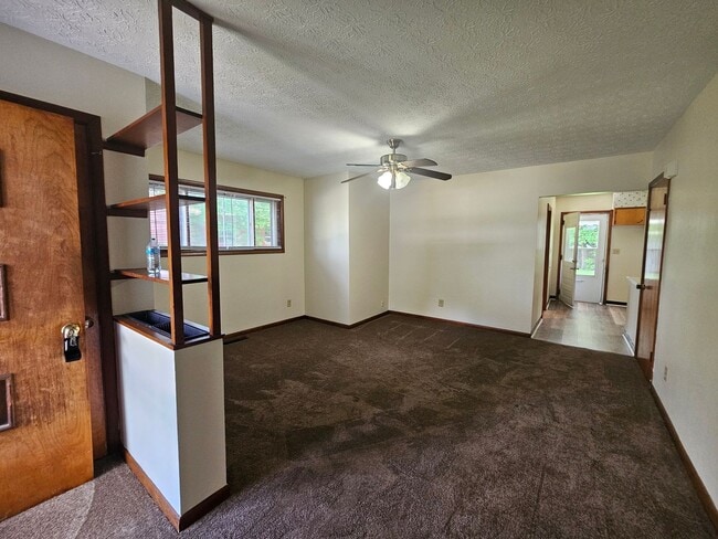 Building Photo - Kent 2 Bedroom 1 Bath Duplex