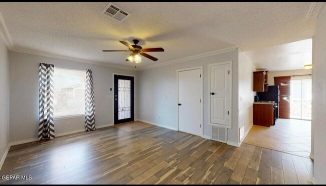 Foto del edificio - 14424 Jacinto Ramos Ave