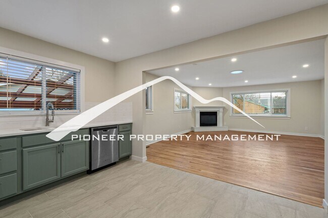 Foto del edificio - Beautifully Renovated Ranch Home with 2 Car Garage, AC, Garden Space & Prime Location