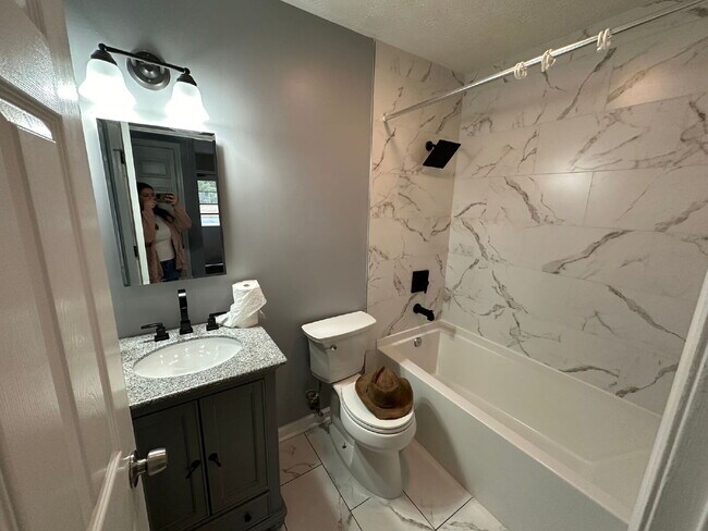 Foto del edificio - 105 Jay Ln