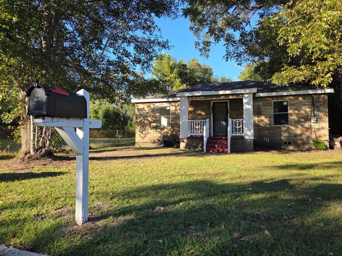 Foto principal - 2866 Edgewood St