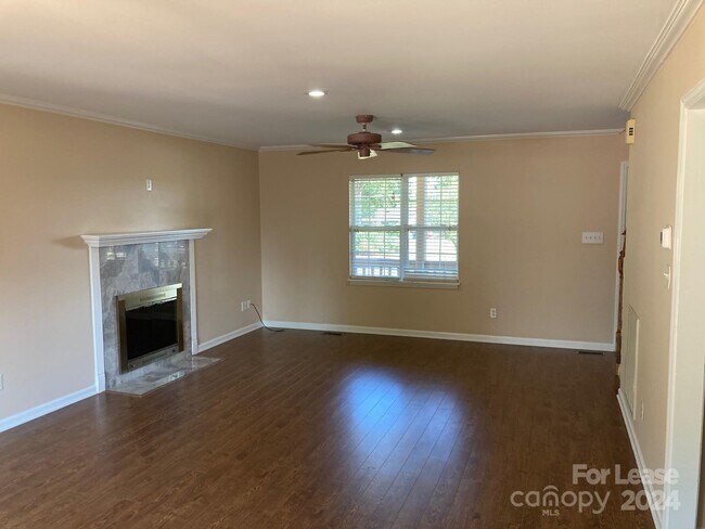 Foto del edificio - 7145 Channelview Dr