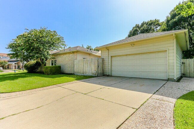 Building Photo - 13102 Wickersham Ln
