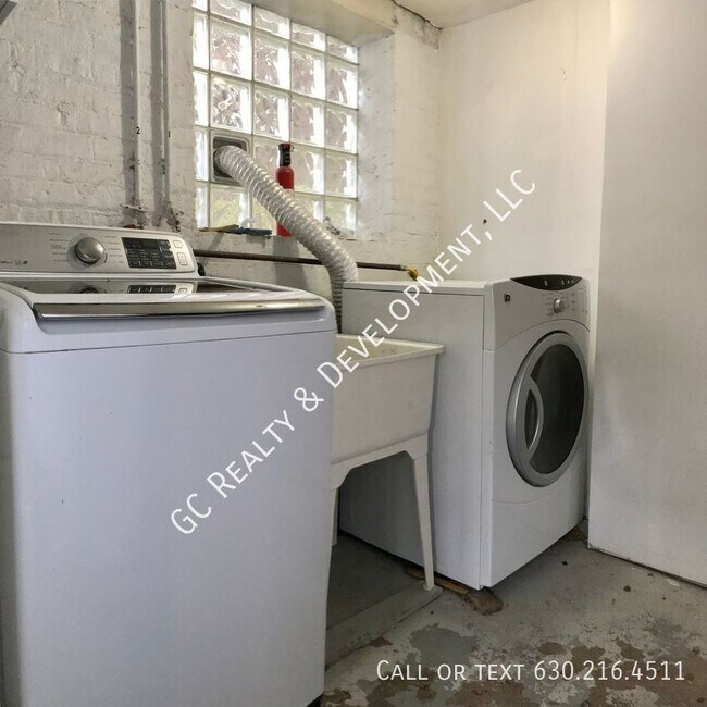 Foto del edificio - *** 2 BRDM - 1 BTH GARDEN UNIT / LAUNDRY I...