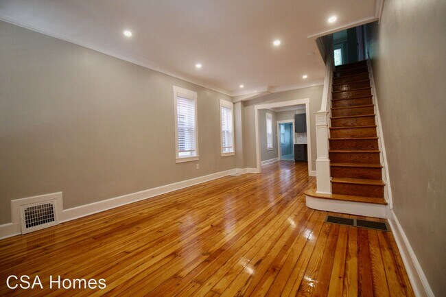Building Photo - 3 br, 1.5 bath House - 4 E Collings Ave