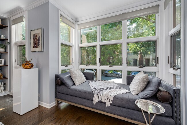 Foto del edificio - 2389 N Wayne Ave