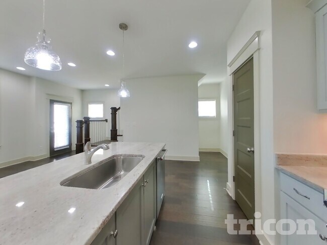 Foto del edificio - 1224 Hillwood Private Cove