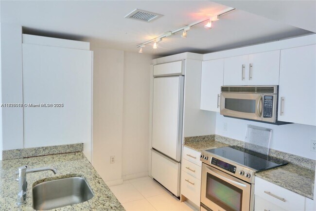 Building Photo - 10275 Collins Ave