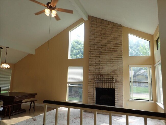 Foto del edificio - 3415 Streamside Ln