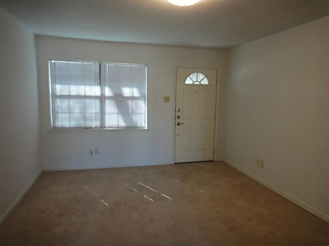 Foto del edificio - 1801 Meadowcrest Dr