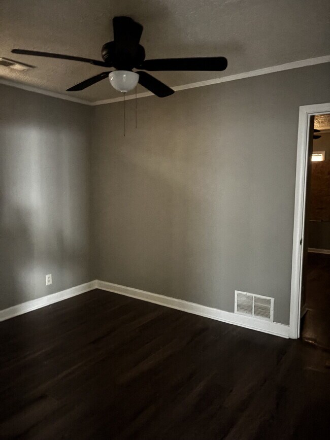 Foto del edificio - "3-Bedroom Gem on East Frank Avenue"