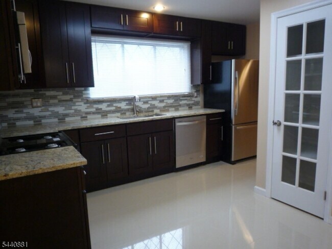 Foto del edificio - 222 Wildflower Ln