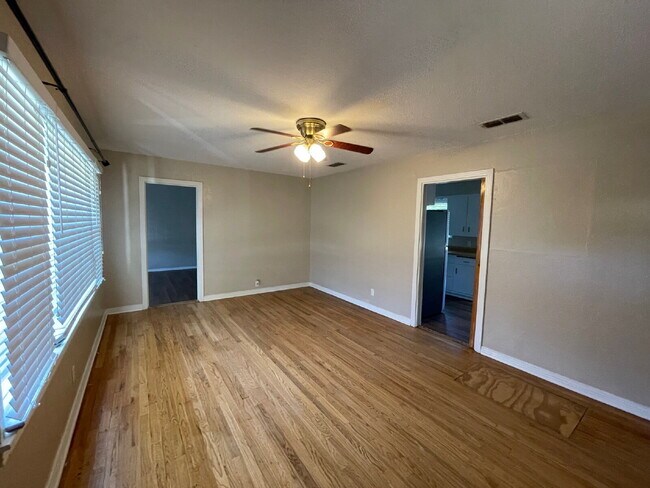 Building Photo - BEAUTIFUL HOUSE NEAR MEDICAL AND TTU
