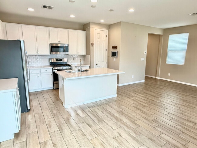 Building Photo - 3953 Painted Lady Ave